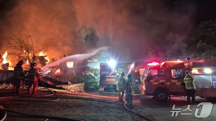 금산 제재소 화재.(금산소방서 제공. 재판매 및 DB금지)