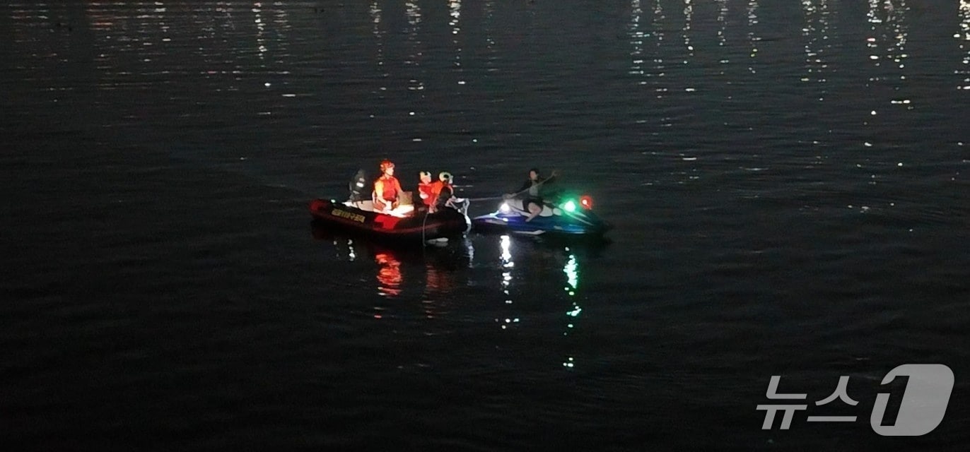 지난 6일 오후 7시 55분쯤 행주대교와 김포대교 사이에 제트스키가 떠내려가고 있다는 신고가 접수됐다.(김포소방서 제공. 재배포 및 DB금지)2025.6.7/뉴스1