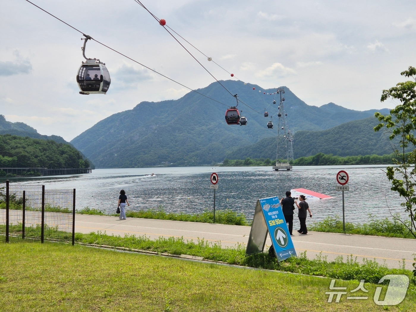 8일 오후 강원 춘천시 춘천삼악산케이블카가 나들이객을 실어나르고 있다. 2025.6.8/뉴스1