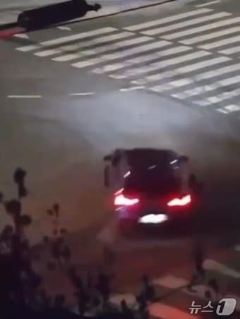 5일 부산 기장군 오시리아 단지 일대에서 한 차량이 난폭 운전(일명 드리프트)을 하고 있다.(기장경찰서 제공. 재판매 및 DB 금지)