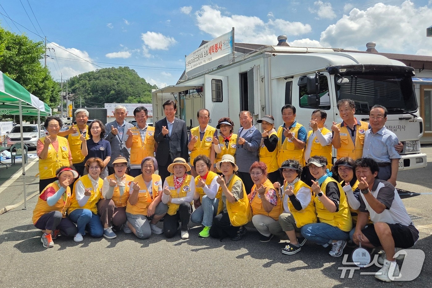 금산군 복수면적십자봉사회 세탁봉사 기념사진(금산군 제공.재판매 및 DB 금지)/뉴스1 