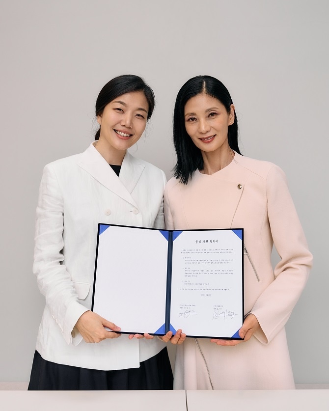 왼쪽부터 강경미 쿠에른 대표이사, 강수진 국립발레단 단장 / 사진=쿠에른 제공