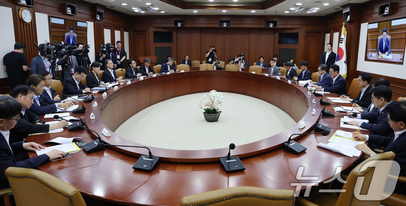 김민석 국무총리가 10일 오전 서울 종로구 정부서울청사에서 열린 국정현안관계장관회의에서 모두발언을 하고 있다. 2025.7.10/뉴스1 ⓒ News1 임세영 기자