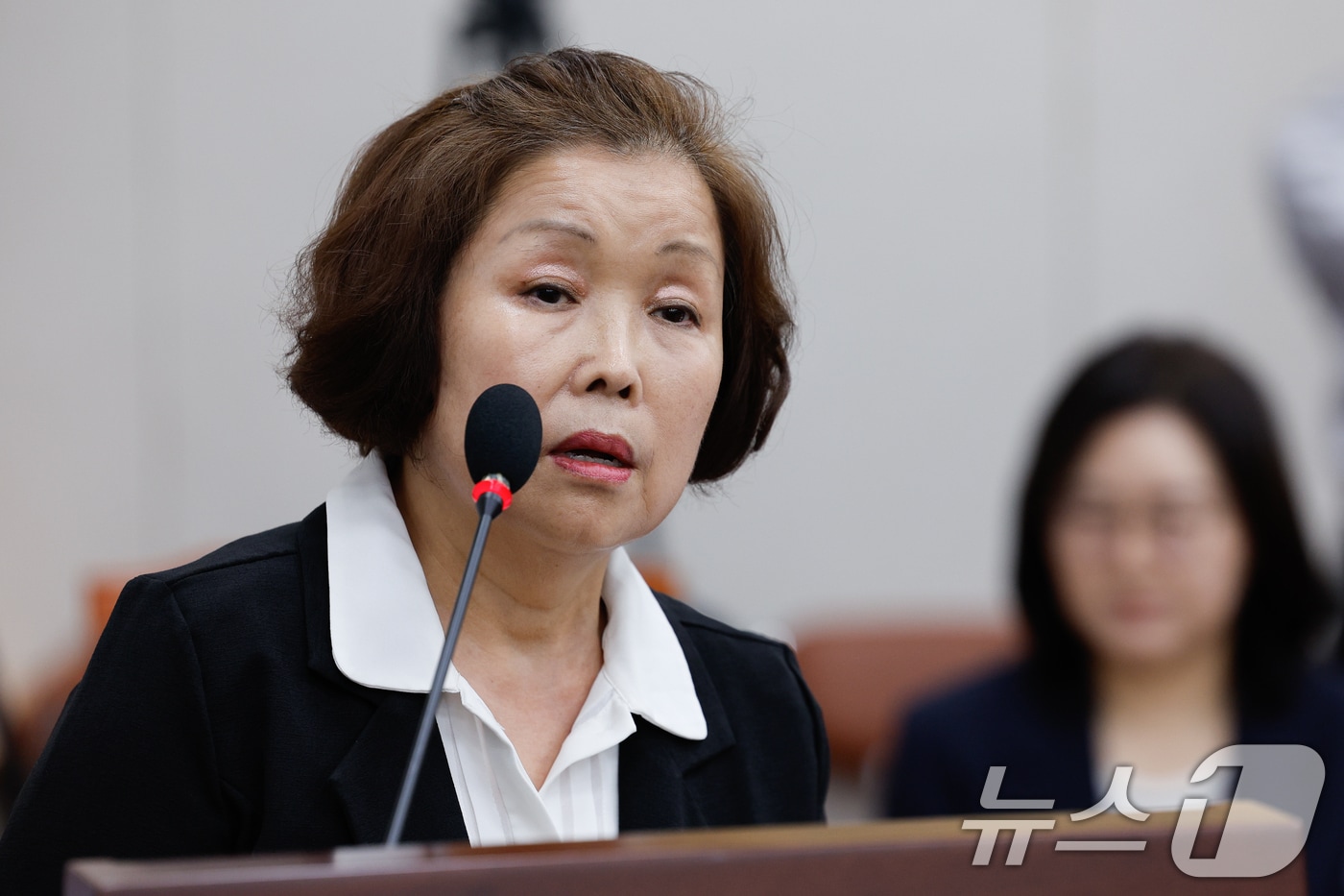 손효숙 리박스쿨 대표가 10일 서울 여의도 국회 교육위원회에서 열린 리박스쿨 청문회에 출석해 의원 질의에 답하고 있다. 2025.7.10/뉴스1 ⓒ News1 안은나 기자