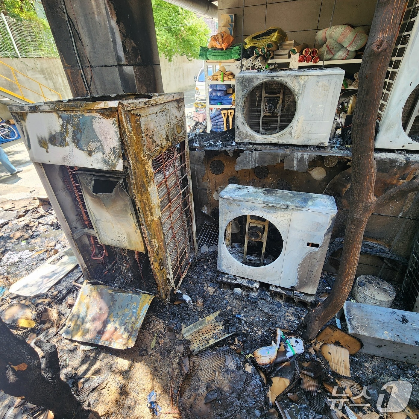 9일 울산 울주 범서읍 굴화리서 발생한 화재 현장사진.(서울주소방서제공. 재판매 및 DB 금지)