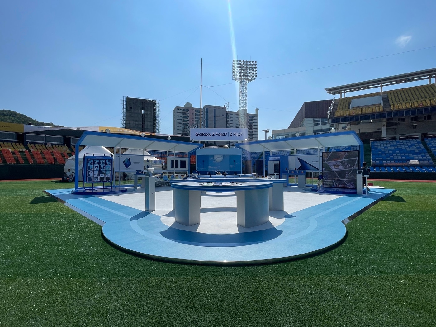 KBO는 삼성전자와 함께 KBO 올스타전 팬 페스트 존에서 ‘갤럭시 체험존’을 운영하고, 특별한 이벤트로 팬들에게 즐거움을 선사할 예정이다.(KBO 제공)