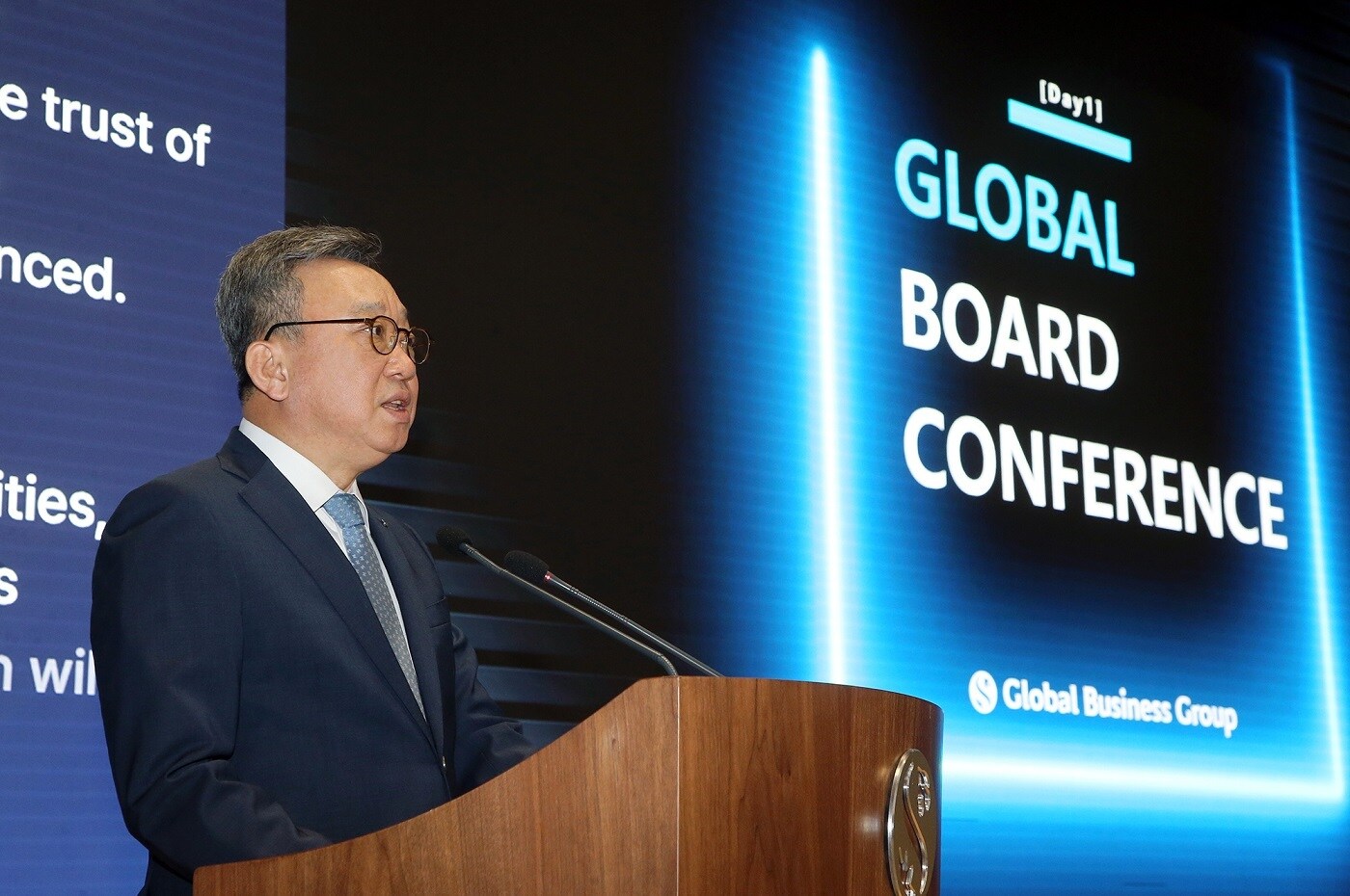 지난 10일 서울 중구 소재 신한은행 본점 20층 대강당에서 진행한 '글로벌 콘퍼런스 위크'에서 정상혁 신한은행장이 환영사를 하는 모습.(신한은행 제공)