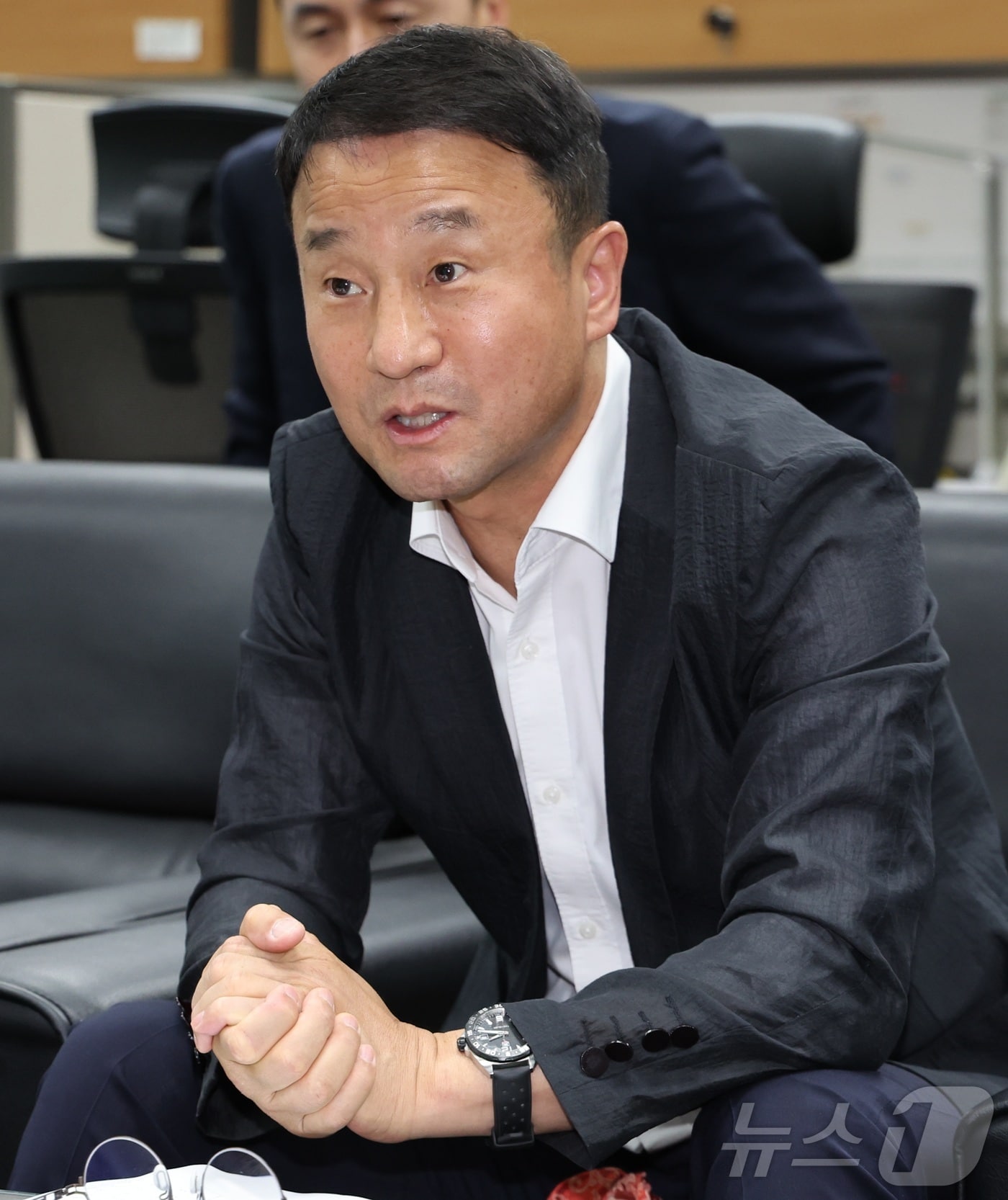 한병도 국회 예산결산특별위원회 위원장이 11일 전북 전주시 전북특별자치도의회 기자실을 방문해 간담회를 열고 질의에 답변을 하고 있다. 2025.7.11/뉴스1 ⓒ News1 유경석 기자