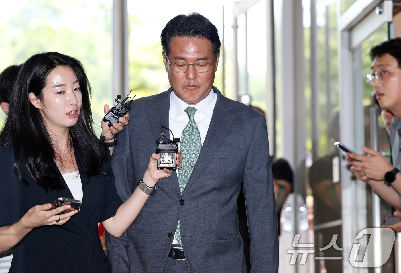 직권남용 권리행사 방해 혐의를 받는 김태효 국가안보실 1차장이 11일 오후 서울 서초구 순직해병 특검 사무실에서 피의자 신분으로 조사를 받기 위해 출석하고 있다. 해병대원 순직사건 관련 의혹을 수사하는 이명현 특별검사팀은 김 전 차장을 상대로 이른바 'VIP 격노설'이 불거진 2023년 7월 31일 수석비서관회의 내용 등을 집중 추궁할 예정이다. 2025.7.11/뉴스1 ⓒ News1 오대일 기자