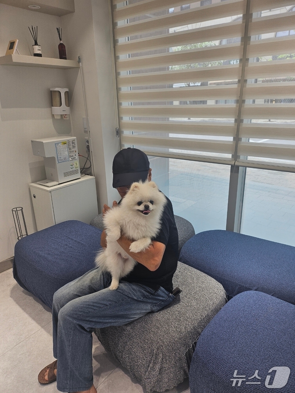 경기 김포 반려동물 공공센터를 찾은 김인수&#40;76&#41; 씨&#40;경기 김포시 제공.재판매 및 DB금지&#41;