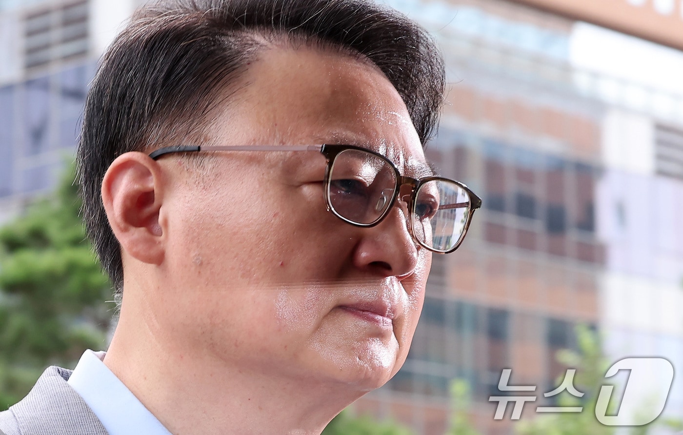 구세현 전 웰바이오텍 대표이사가 지난 7월 13일 서울 종로구 윤석열 전 대통령의 부인 김건희 여사 관련 의혹을 수사하는 민중기 특별검사팀 사무실에 조사를 받기 위해 출석하고 있다. 2025.7.13/뉴스1 ⓒ News1 김성진 기자