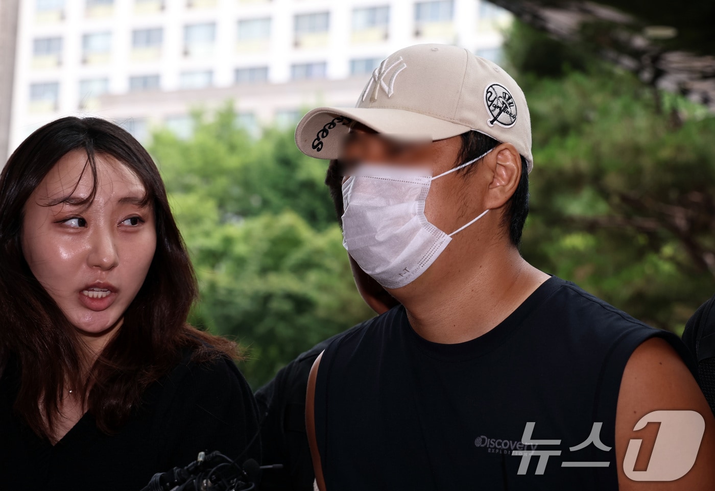 부모와 형 등 자신의 가족 3명을 살해한 30대 남성 A씨가 13일 오후 경기 부천시 인천지방법원 부천지원에서 열린 구속 전 피의자 심문(영장실질심사)에 출석하고 있다. 2025.7.13/뉴스1 ⓒ News1 구윤성 기자