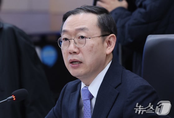 13일 신임 관세청장으로 임명된 이명구 관세청 차장이 지난 4월 서울본부세관에서 열린 美 관세 대응 수출 중소기업 현장 간담회에서 모두 발언하고 있다. (서울=뉴스1) 박지혜 기자