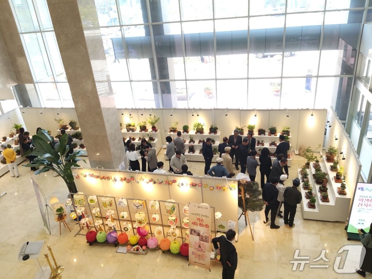 예산군청 1층 전시관 전경. / 뉴스1