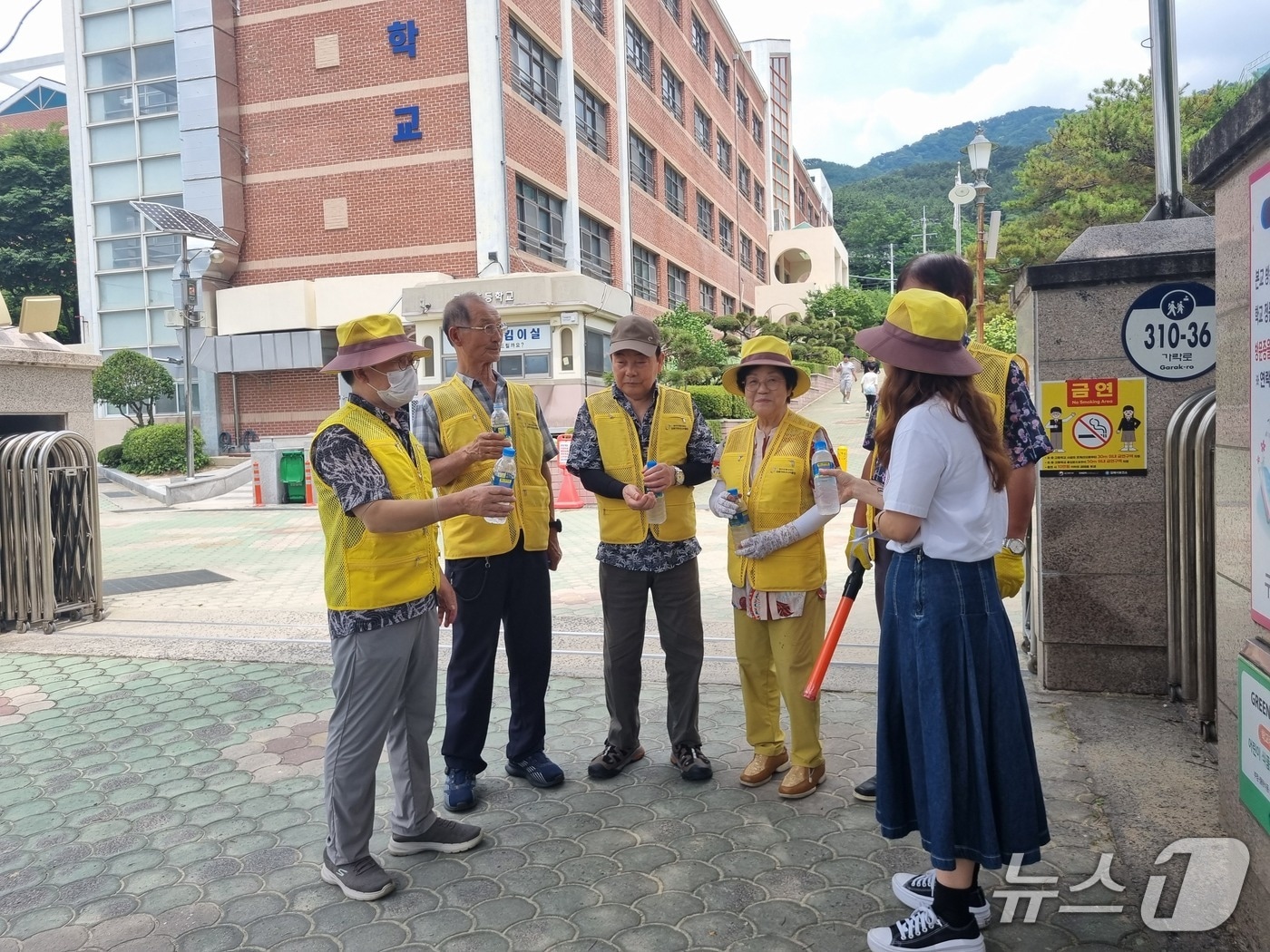 김해시 노인 일자리 사업.(김해시 제공. 재판매 및 DB금지)