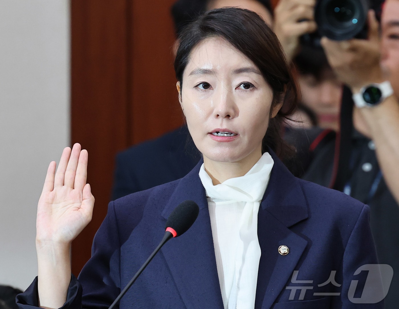 강선우 여성가족부 장관 후보자가 14일 서울 여의도 국회에서 열린 인사청문회에 출석해 선서하고 있다. 2025.7.14/뉴스1 ⓒ News1 유승관 기자