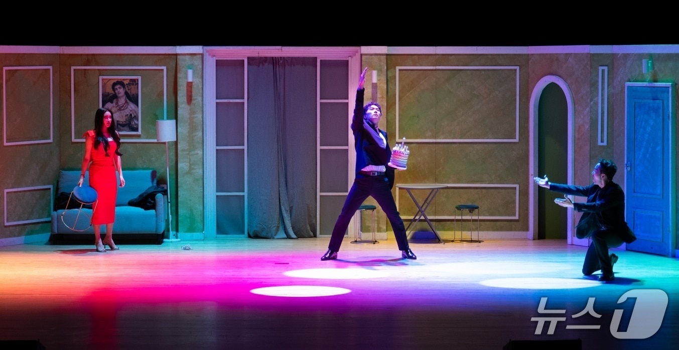 광양제철소가 백운아트홀에서 대학로 연극  '행오버'가 공연되고 있다(광양제철소 제공) 