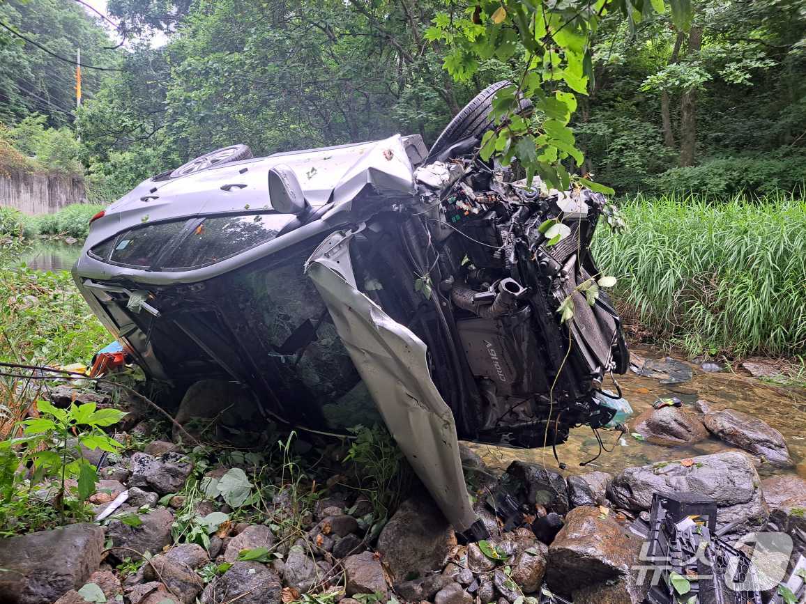 강원 인제군 인제읍 가아리 교통사고 현장.(강원도소방본부 제공, 재판매 및 DB금지)