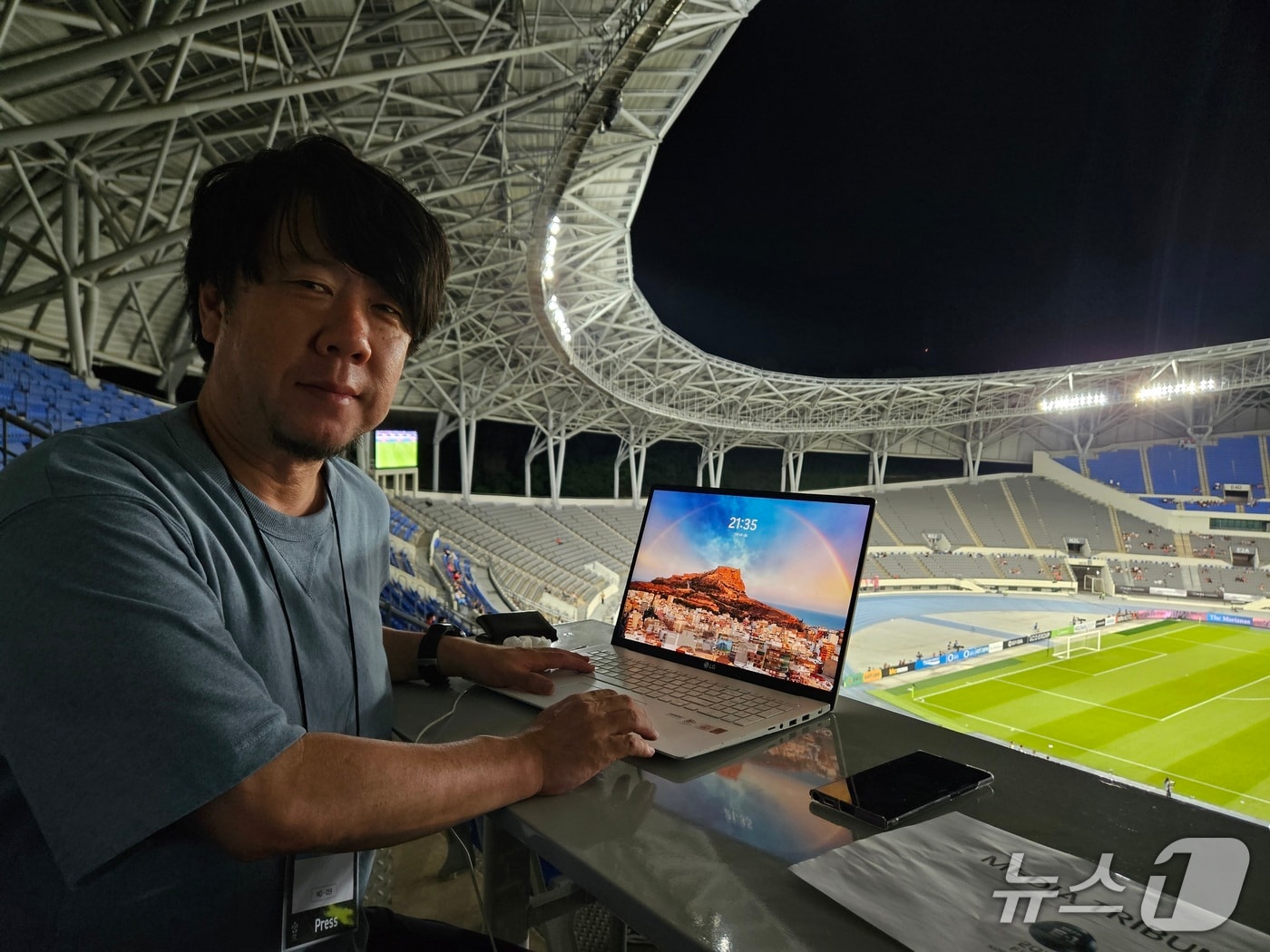 한국-일본 축구 대표팀 경기 장면