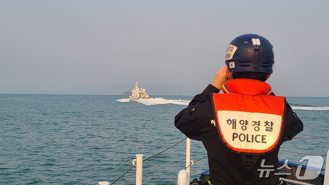 실종자 수색 중인 부안해경.(부안해경 제공. 재판매 및 DB금지)