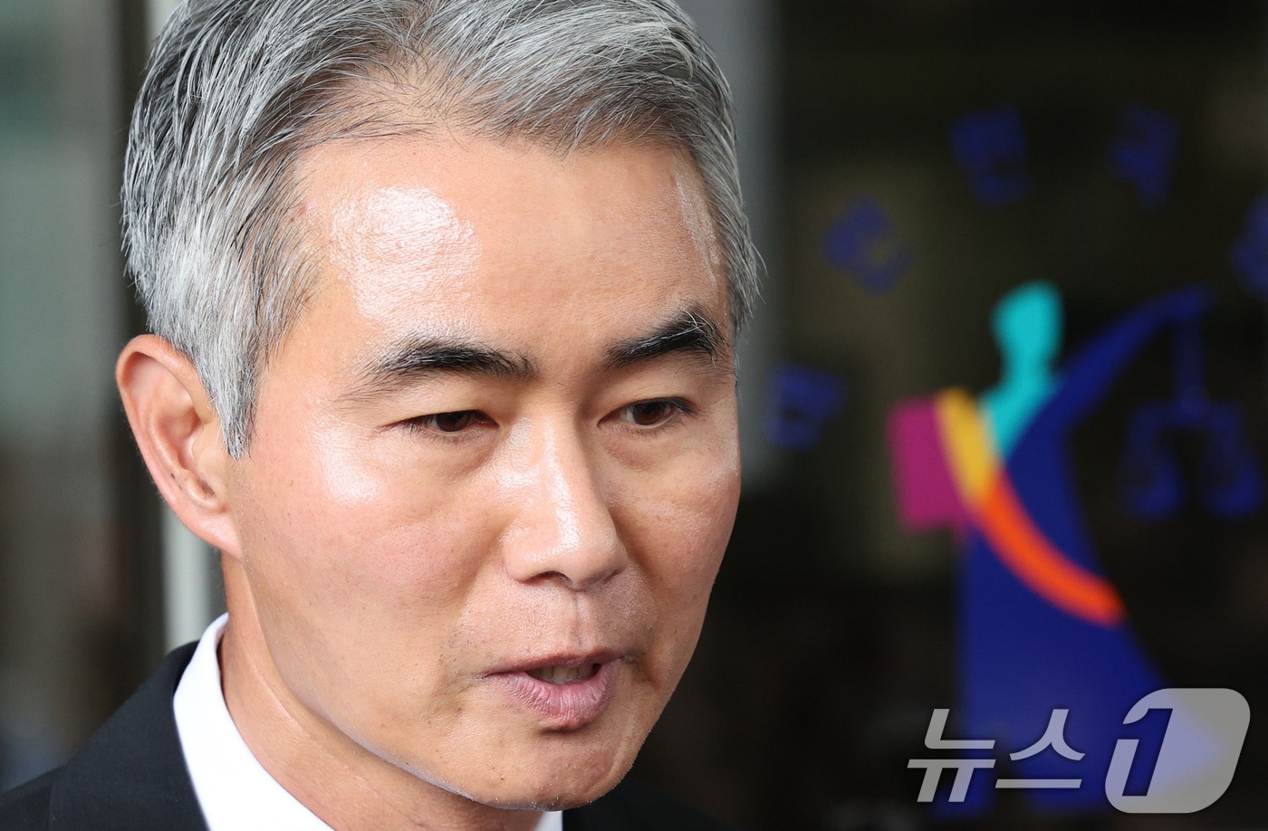 암호화폐 &#39;위믹스&#39;&#40;WEMIX&#41; 유통량 조작 의혹 혐의로 불구속기소 된 장현국 전 위메이드 대표이사가 15일 오후 서울 양천구 서울남부지법에서 열린 자본시장법 위반 1심 선고 공판에서 무죄를 선고받은 후 취재진의 질의에 답변하고 있다.  2025.7.15/뉴스1 ⓒ News1 신웅수 기자