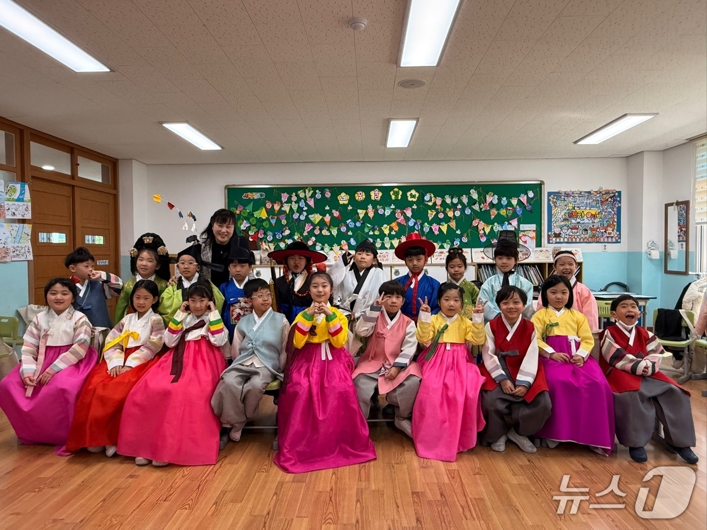 강릉문화원 한복문화교육.(강릉문화원 제공, 재판매 및 DB 금지) 2025.7.15/뉴스1