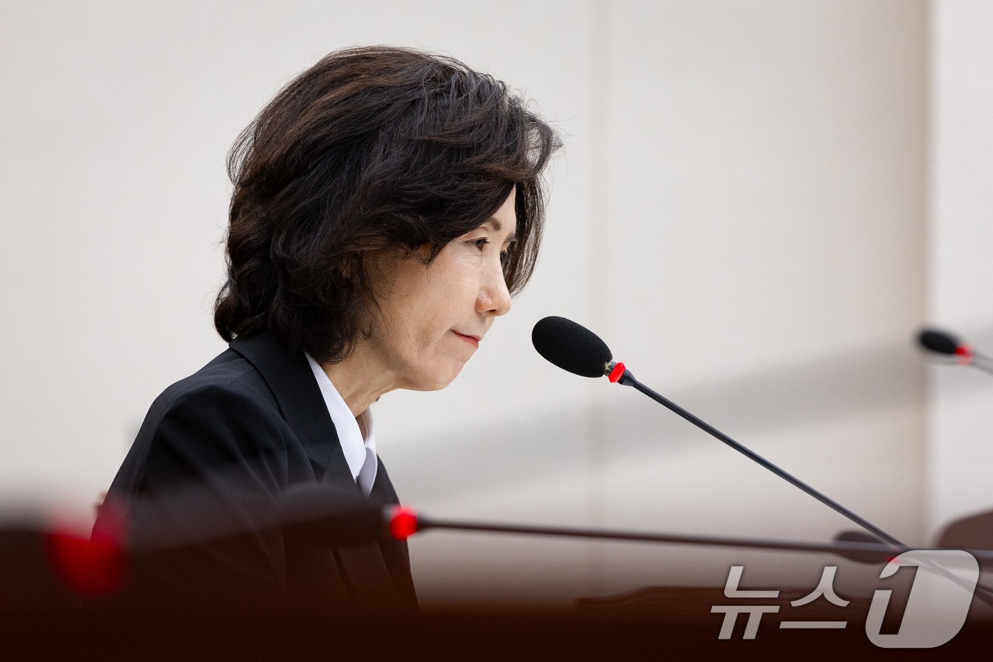 이진숙 사회부총리 겸 교육부 장관 후보자가 16일 오전 서울 여의도 국회 교육위원회에서 열린 인사청문회에서 의원 질의를 들으며 굳은 표정을 짓고 있다. 2025.7.16/뉴스1 ⓒ News1 유승관 기자