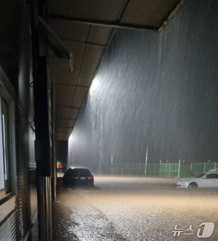 17일 침수 피해가 발생한 서산 지역 현장. (독자제공, 재판매 및 DB금지) / 뉴스1