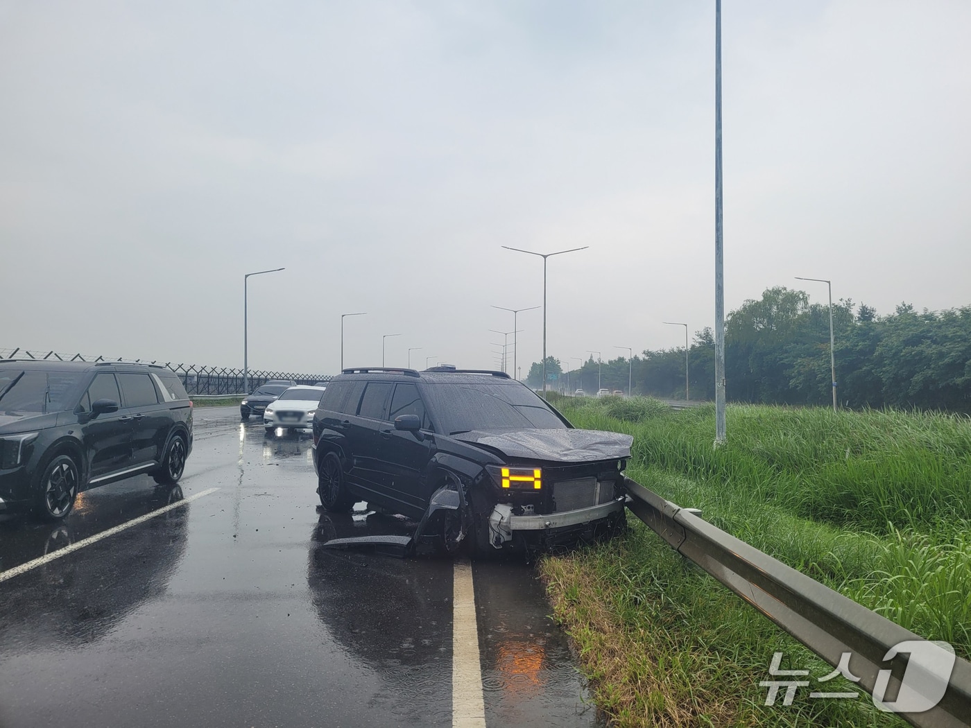 파주 빗길 사고(경기북부경찰청 제공. 재판매 및 DB 금지)/뉴스1