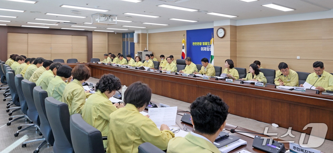 17일 전북 임실군이 자연 재난 비상 1단계 근무에 돌입해 대책 회의를 갖고 있다.(임실군제공. 재판매 및 DB금지)2025.7.17/뉴스1