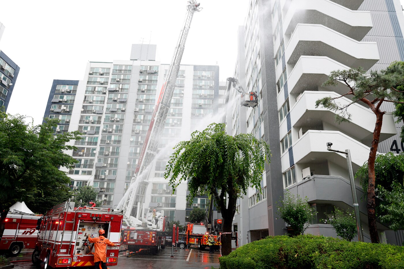SH·강서소방서는 재난 상황과 유사한 환경에서 진화 훈련을 진행했다.(SH 제공)
