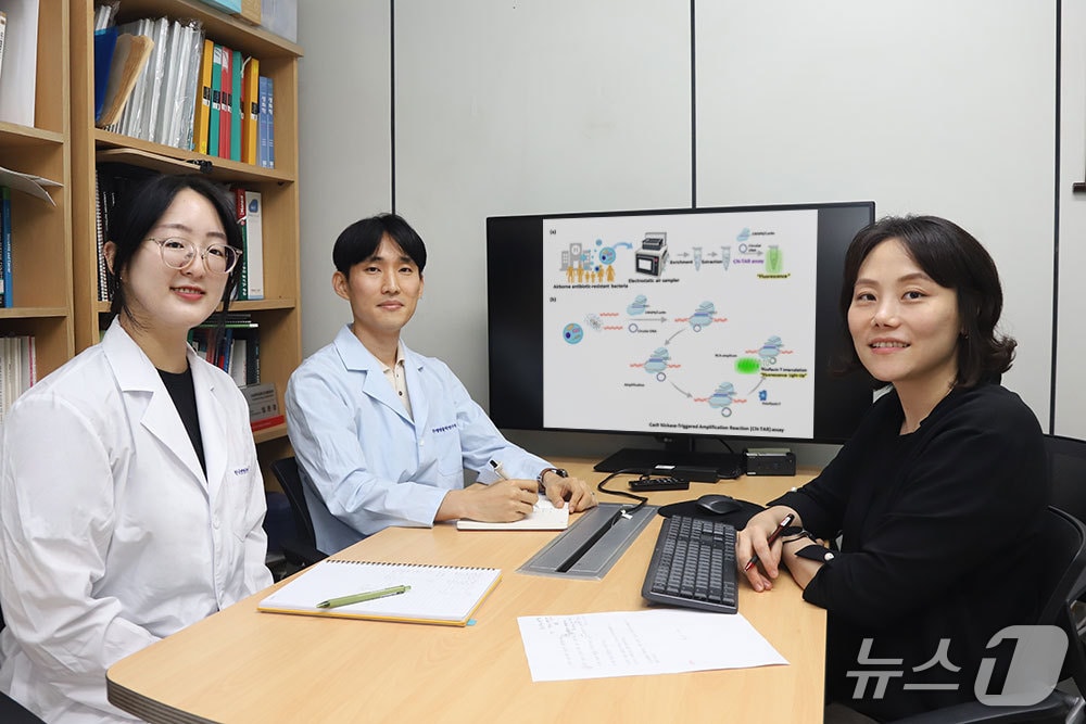 생명연 임은경 박사 연구팀. 왼쪽부터 임은경 박사, 제1저자 서승범 박사, 이진아 연구원(생명연 제공) /뉴스1