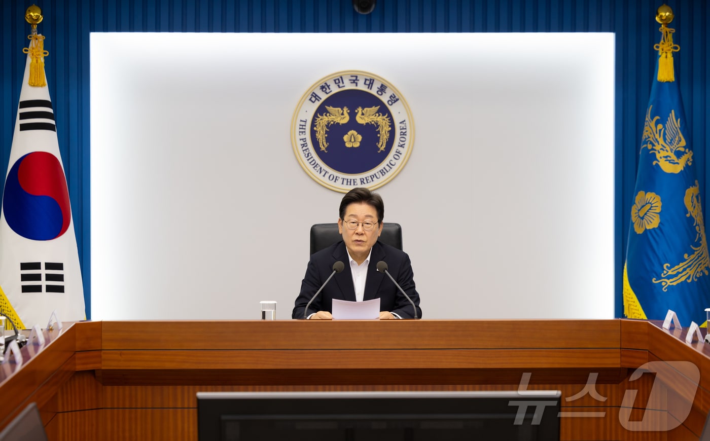 이재명 대통령이 17일 서울 용산 대통령실 청사에서 열린 4차 수석·보좌관 회의에서 발언을 하고 있다. (대통령실 제공. 재판매 및 DB금지) 2025.7.17/뉴스1 ⓒ News1 이재명 기자