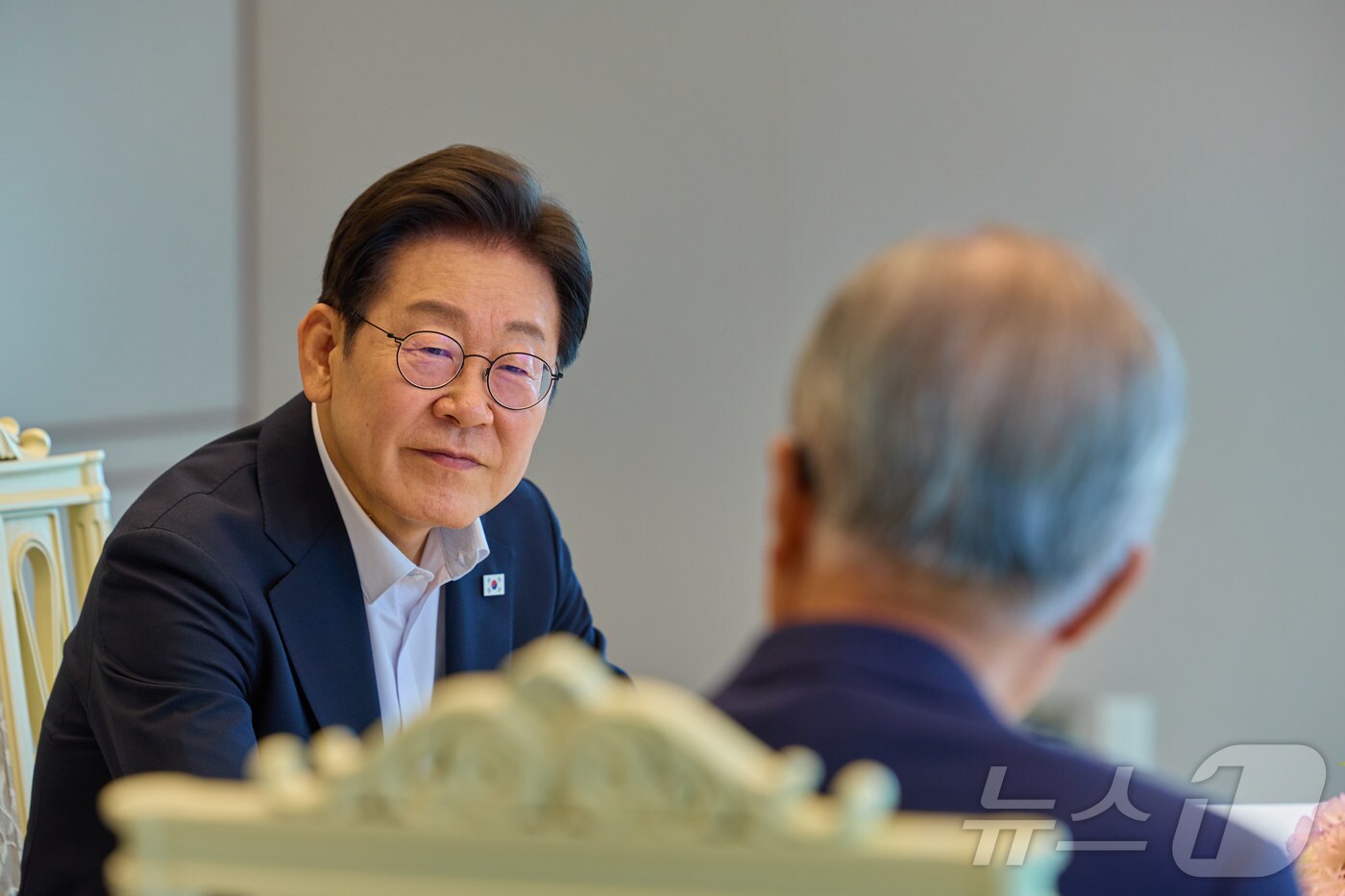 이재명 대통령이 지난 7월 17일 서울 용산 대통령실 청사에서 김종인 전 국민의힘 비상대책위원장과 오찬을 갖고 있다. (대통령실 제공. 재판매 및 DB금지) 2025.7.17/뉴스1 ⓒ News1 이재명 기자