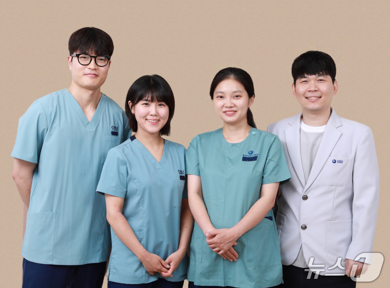 충남대병원 간호연구팀. 왼쪽부터 마취통증의학과 한태수, 221병동 김진아·홍나은, 의료질관리팀 이찬 간호사)