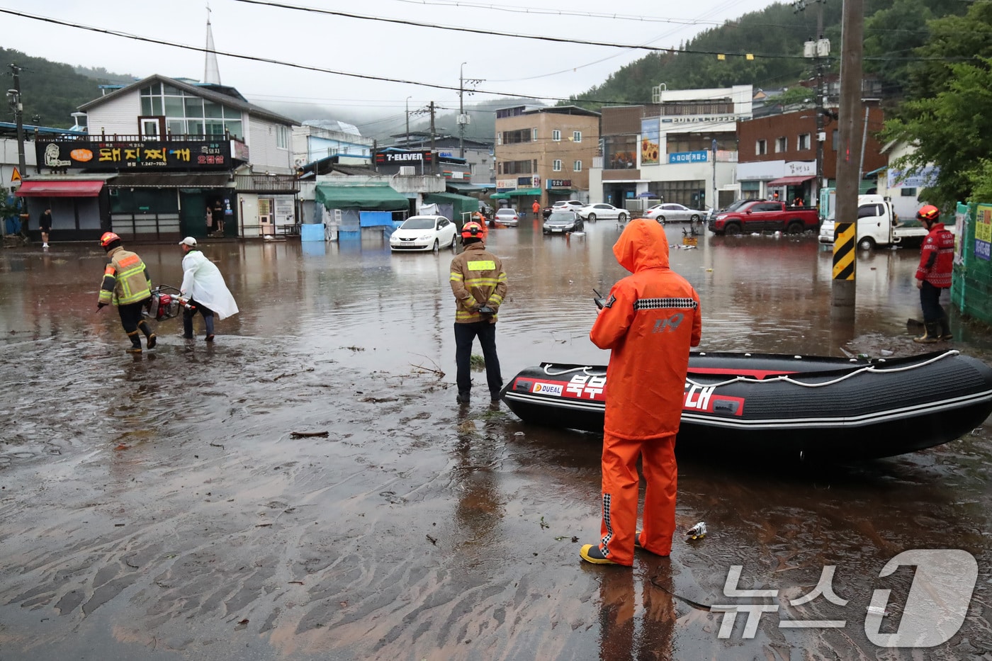 대구시가 재해 취약계층을 보호하기 위해 추진하는 '풍수해보험 제3자 기부제'의 성과가 큰 것으로 나타났다. 사진은 지난해 7월 풍수해 피해를 본 대구 북구 노곡동. (사진은 기사 내용과 무관함) 2025.7.17 ⓒ 뉴스1 공정식 기자