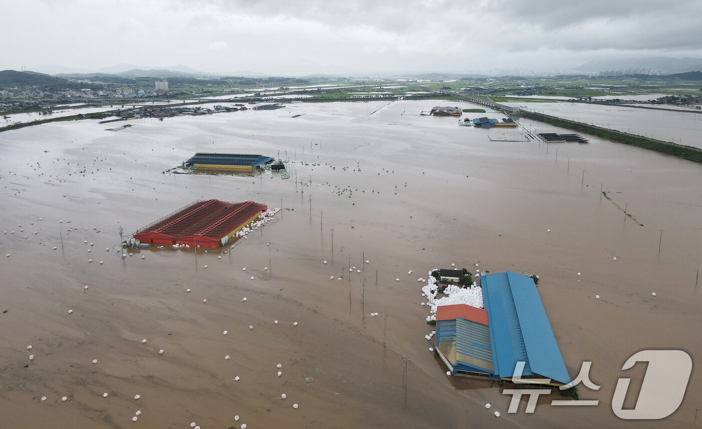 17일 충남 예산군 고덕면 일대가 집중호우에 침수돼 있다. 2025.7.17/뉴스1 ⓒ News1 김기태 기자