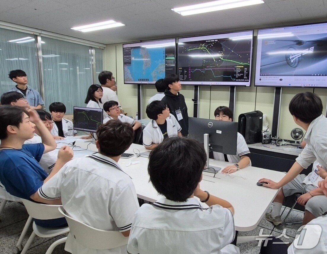 인하대학교는 최근 '2025 항공분야 대학 진로탐색 멘토링'을 펼쳤다.(인하대 제공. 재배포 및 DB금지)2025.7.18/뉴스1