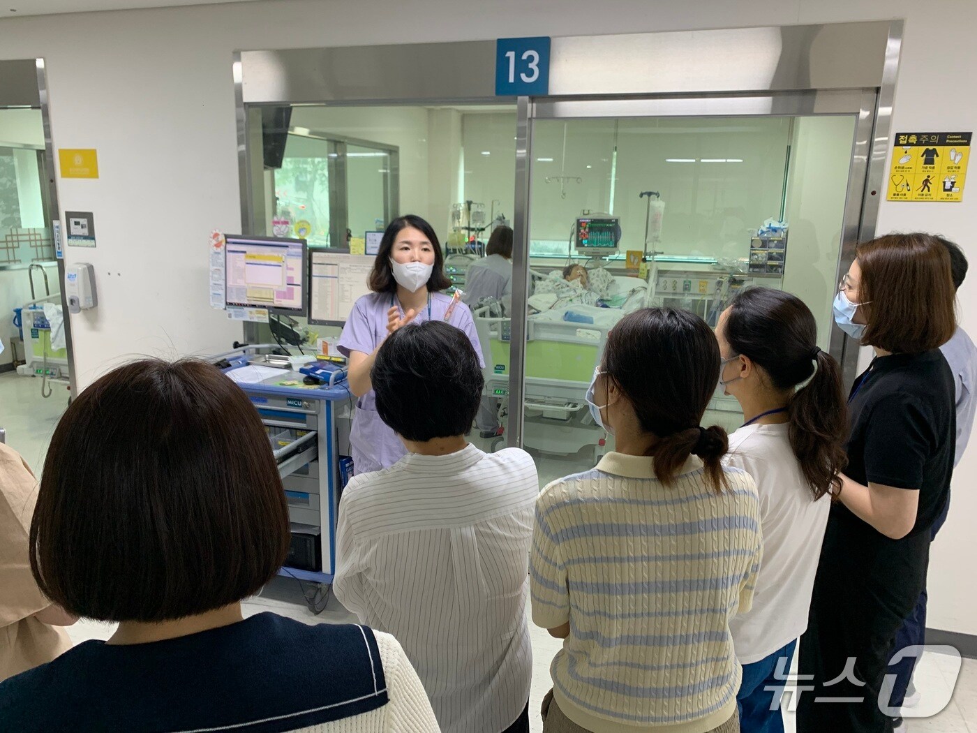 울산대병원 지역의료기관과 감염병관리 협력 체계를 구축하고자 지역 10개 병원과 ‘2025년 제1차 감염관리 벤치마킹 프로그램’을 진행했다.(울산대병원제공. 재판매 및 DB 금지)