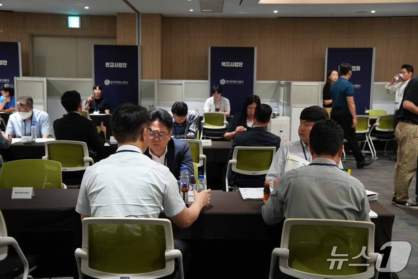 경기주택도시공사가 18일 중소기업 판로 확대를 지원하기 위해 수원 컨벤션센터에서 '공공구매 상담회'를 열었다.(GH 제공. 재판매 및 DB금지)/뉴스1