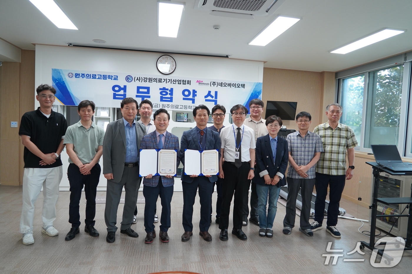 강원 원주의료고등학교, 강원의료기기산업협회, 네오바이오텍와 업무협약 체결.(원주의료고 제공, 재판매 및 DB금지)
