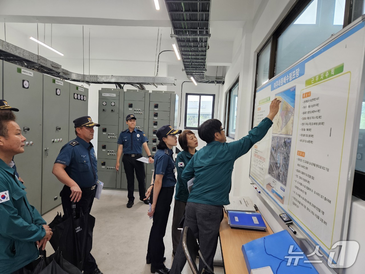 경기 여주시가 여주경찰서와 함께 여름철 자연재난 대비 합동점검을 실시하는 모습(여주시 제공. 재판매 및 DB 금지)/뉴스1 