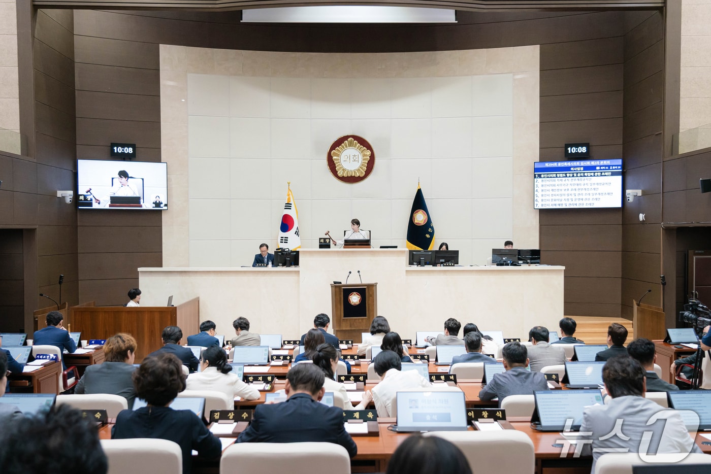 18일 열린 용인특례시의회 제294회 임시회 제2차 본회의 모습.(시의회 제공)