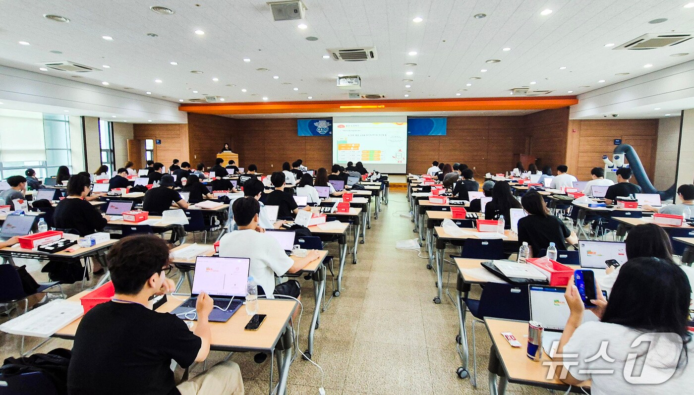 영진전문대 글로벌캠퍼스에서 열린 'AI 혁신융합대학 여름방학 AI캠프' 모습. (영진전문대 제공. 재판매 및 DB금지)