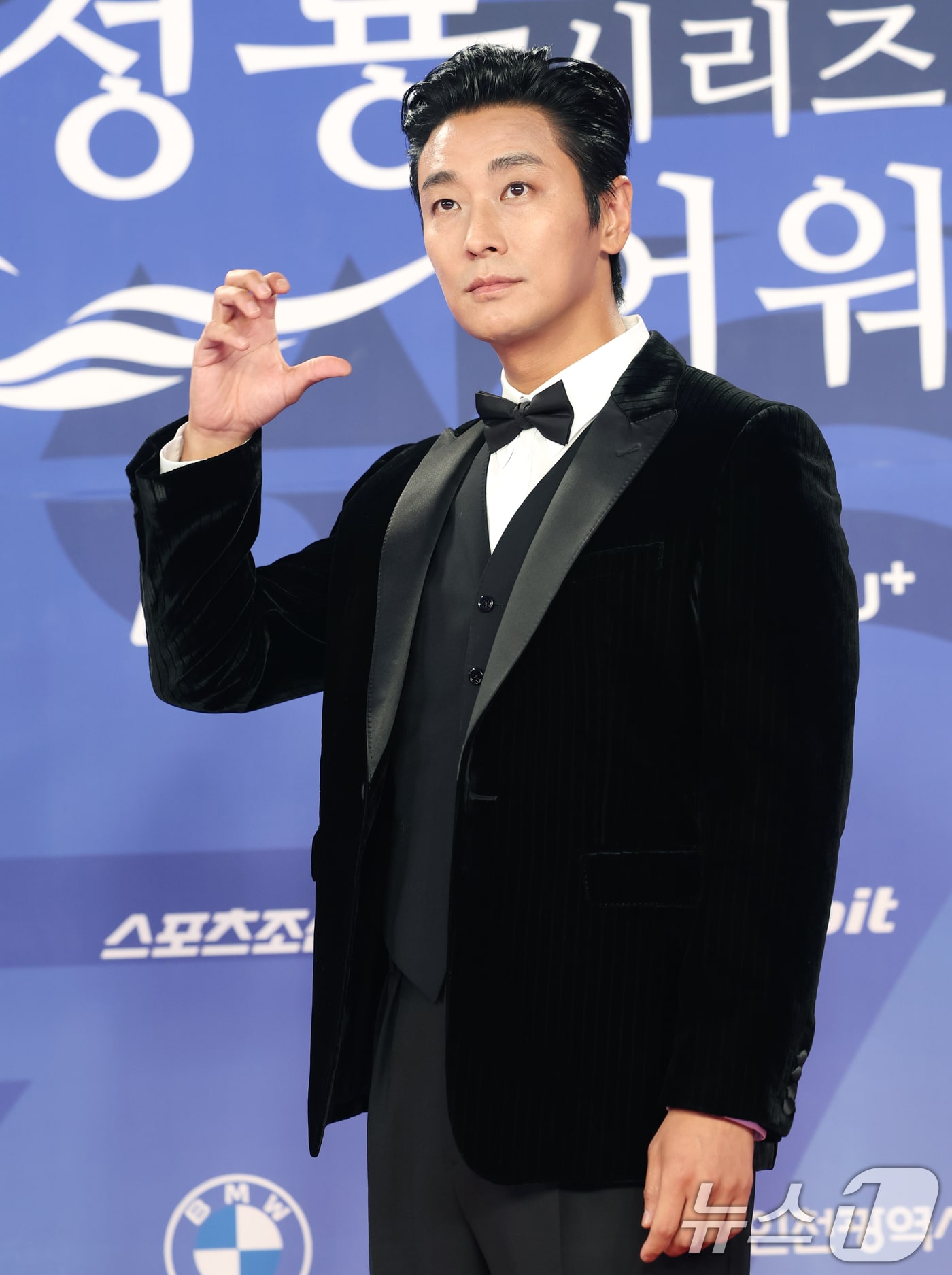 배우 주지훈이 18일 인천 중구 파라다이스시티에서 열린 ‘제4회 청룡시리즈어워즈’ 레드카펫 행사에 참석해 포즈를 취하고 있다. 2025.7.18/뉴스1 ⓒ News1 권현진 기자