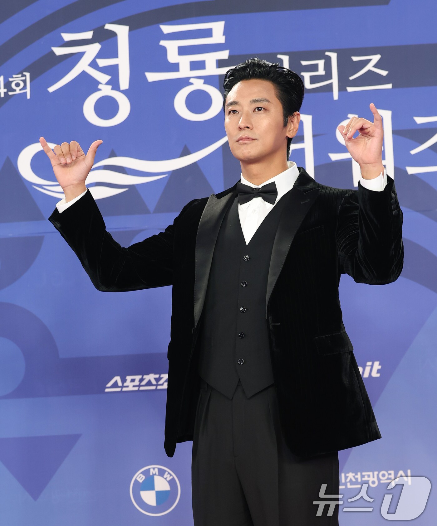 배우 주지훈이 18일 인천 중구 파라다이스시티에서 열린 ‘제4회 청룡시리즈어워즈’ 레드카펫 행사에 참석해 포즈를 취하고 있다. 2025.7.18/뉴스1 ⓒ News1 권현진 기자