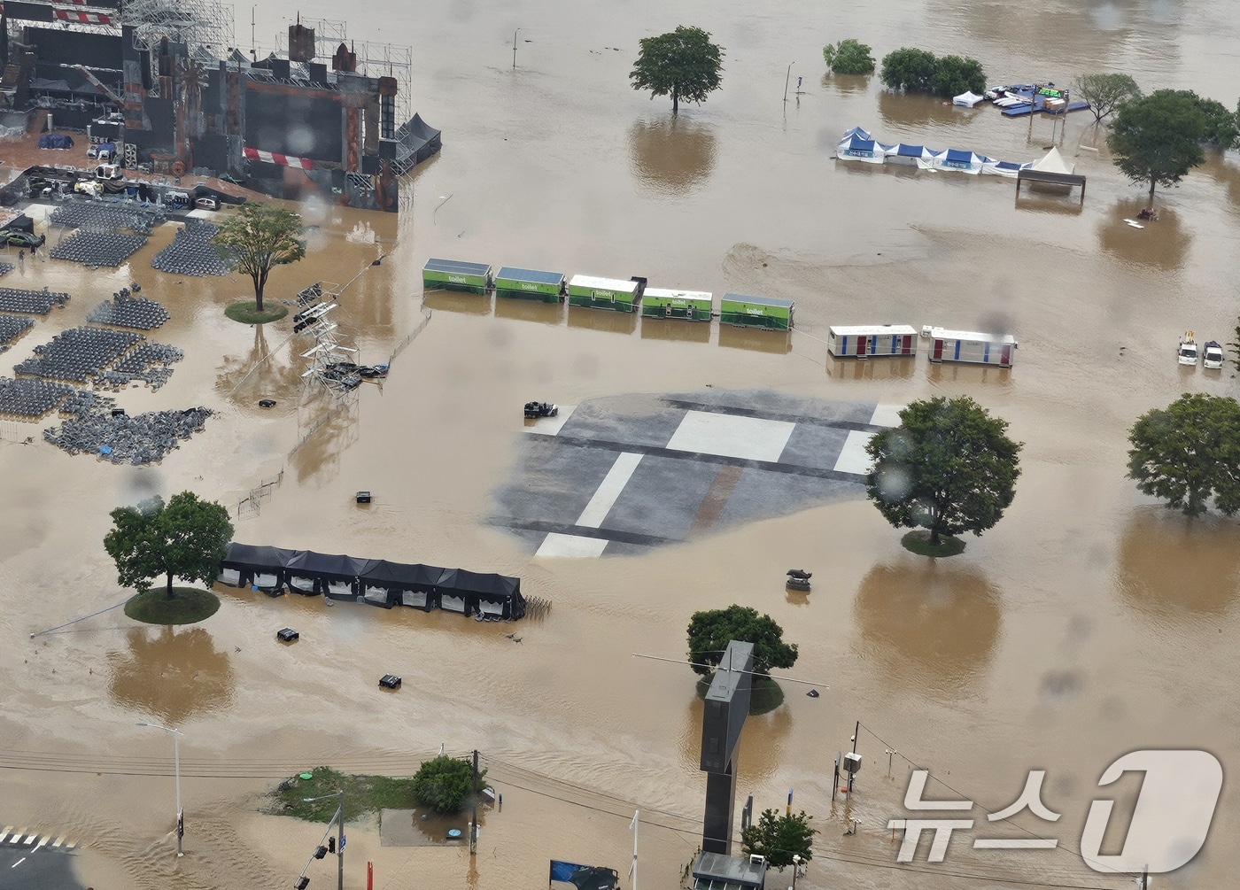 19일 내린 폭우로 울산시 남구 태화강 국가정원 둔치 일대가 물에 잠겨 있다. (독자 제공. 재판매 및 DB 금지) 2025.7.19/뉴스1 ⓒ News1 조민주 기자