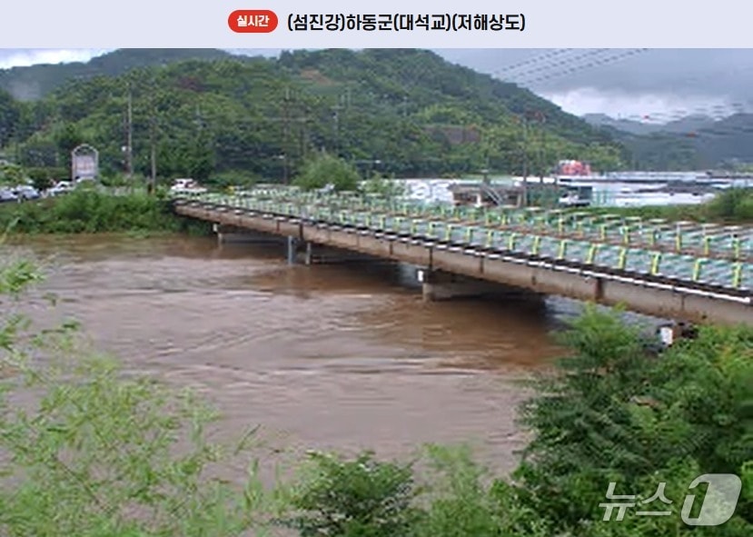 19일 오전 11시30분쯤 섬진강 하동군 적량면 고절리 대석교 지점 모습(영산강홍수통제소 홈페이지 캡쳐. 재판매 및 DB금지)