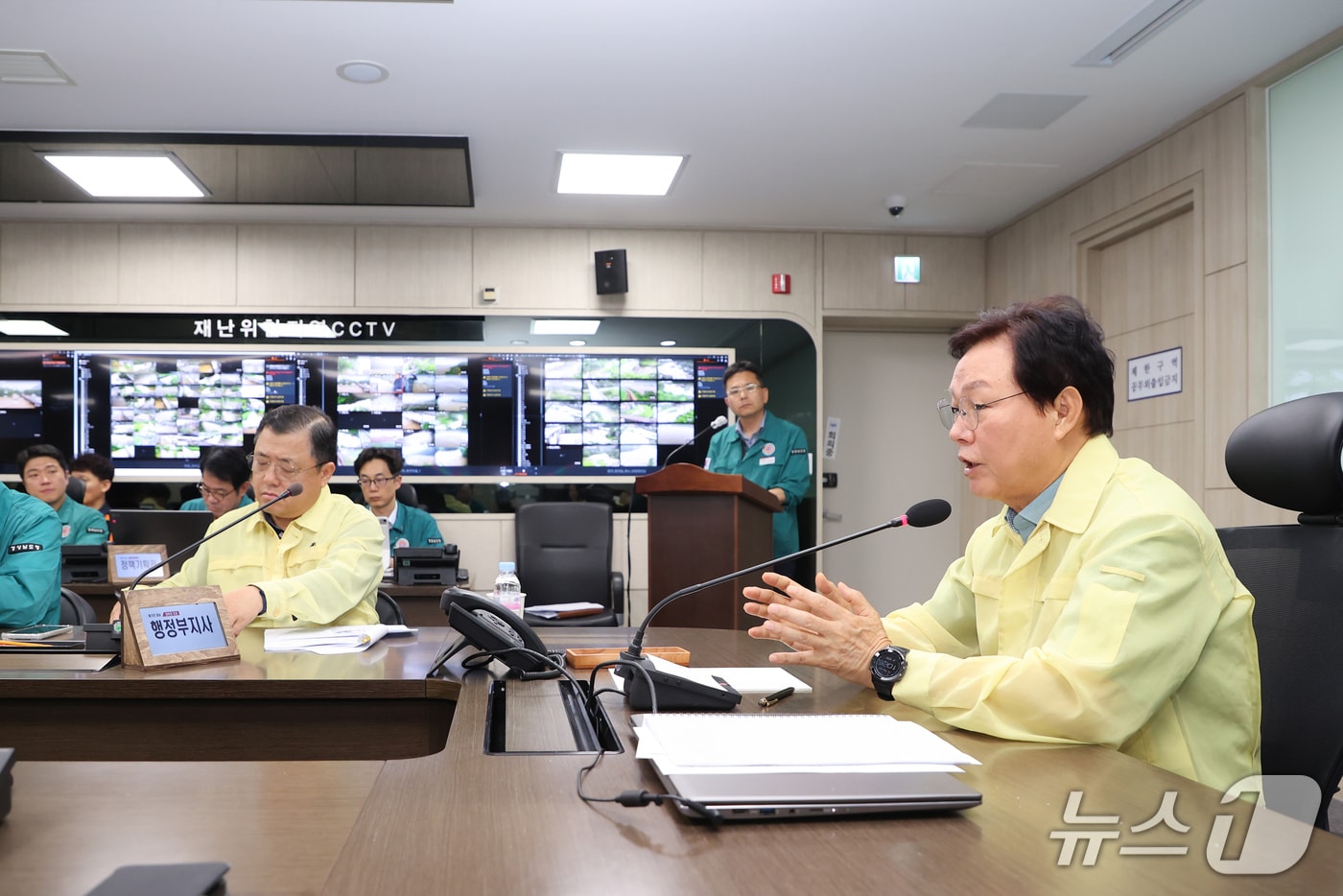 박완수 경남지사가 19일 오전 도청에서 재난안전대책본부 긴급회의를 주재하고 있다.(경남도 제공. 재판매 및 DB금지)