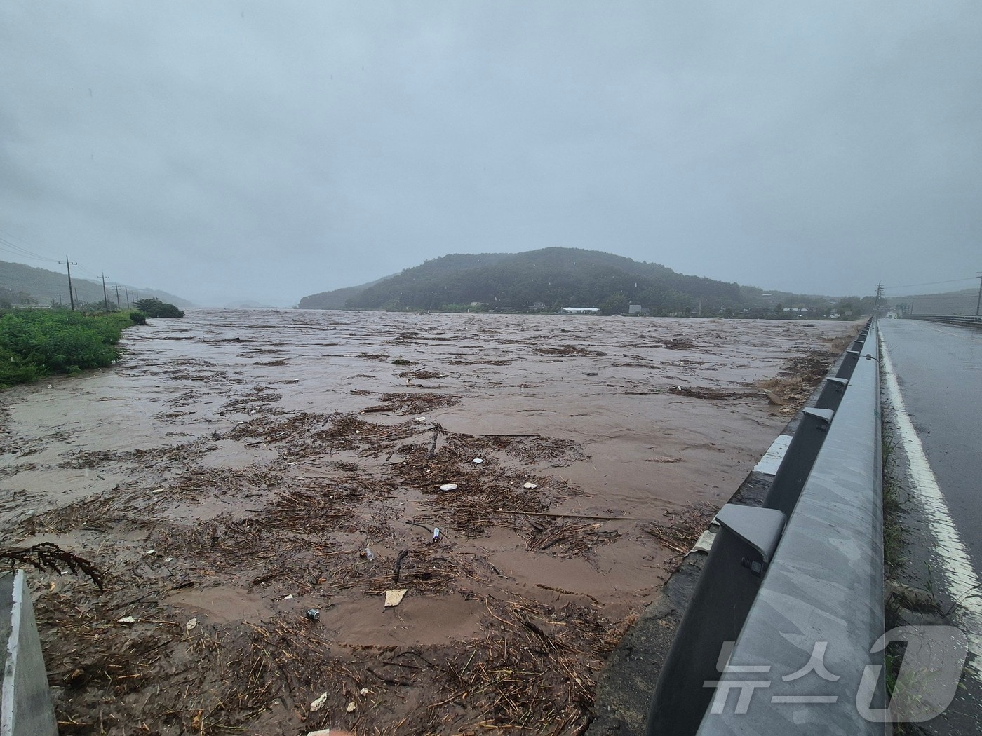 19일 경남 하동 덕천강의 수위가 높아져 있다.(하동군 제공. 재판매 및 DB금지) 